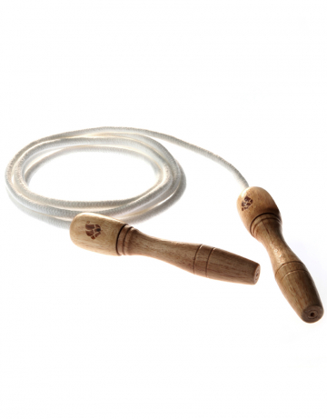 Фитнес тренажер Wooden Skip Rope Фитнес тренажер Wooden Skip RopeФитнес инвентарь<br>Скакалка с деревянными ручками и хлопковым тросом, для тренировки верхней и нижней части туловища. Удобные деревянные ручки. Длина: 270см. Диаметр шнура: 6мм.<br><br>Размер: None<br>Цвет: Белый